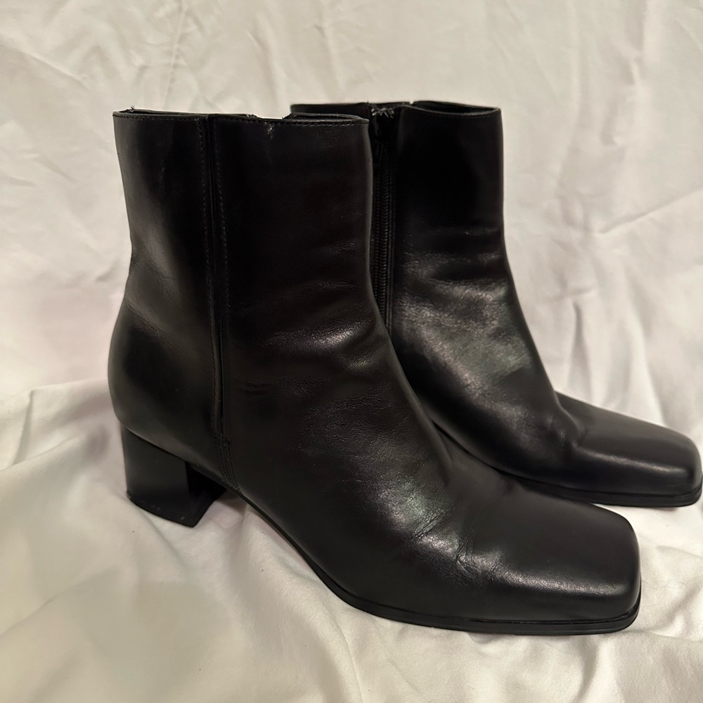 Vintage Hush Puppies black ankle boots